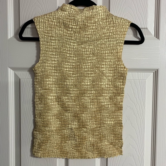 VTG 90s/Y2K Plisse gold textured sleeveless top - small - Picture 2 of 6